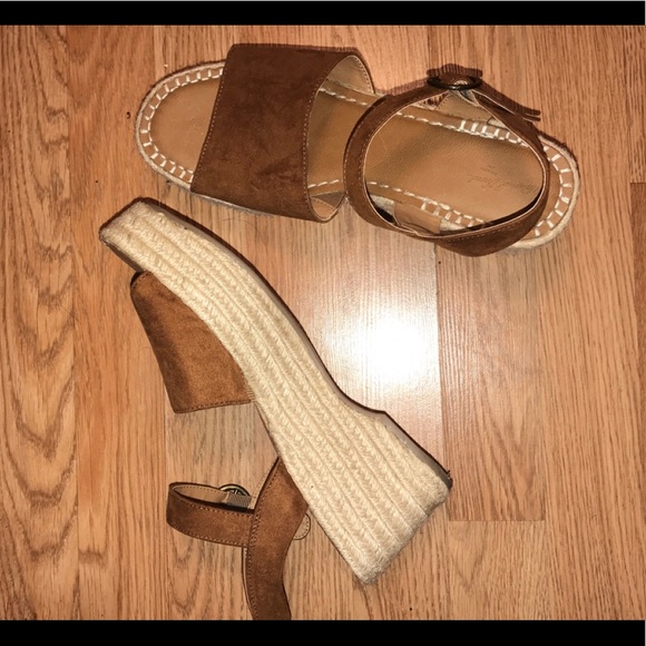 Universal Thread Shoes - Brown/Tan Heels women’s 11